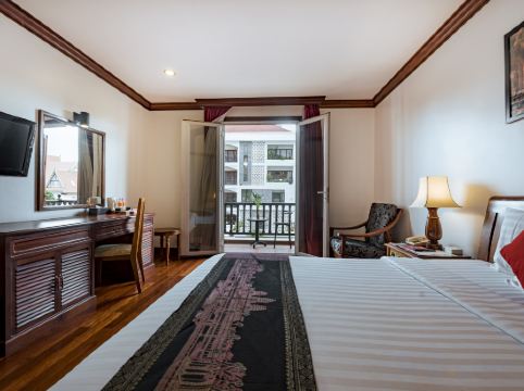Royal Crown Hotel & Spa Room Type - Deluxe King Room with Balcony