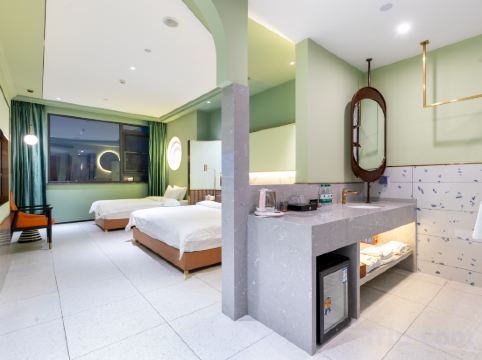 Manyan Hotel Room Type - Enjoy A Twin-bed Room