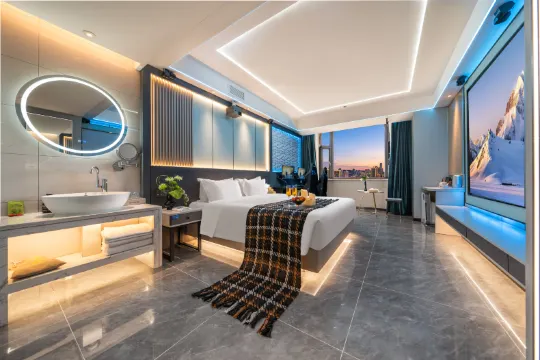 Ye Yuchen E-sports Movie Hotel (Shijiazhuang Railway University Yitang Subway Station)