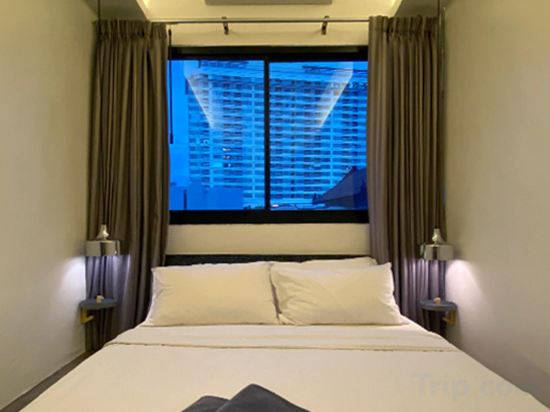 Monomer Hostel Bangkok Room Type - Double Room with Private Bathroom(5th Floor with No Elevator)