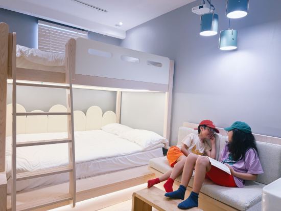 Hotel 1888 Collection Room Type - Premier Deluxe Family with Slide