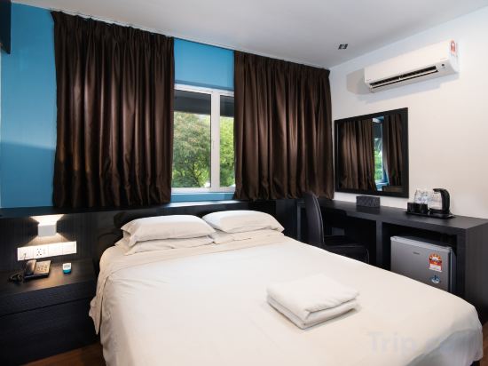 Hotel Waterfall Room Type - Deluxe Queen Room