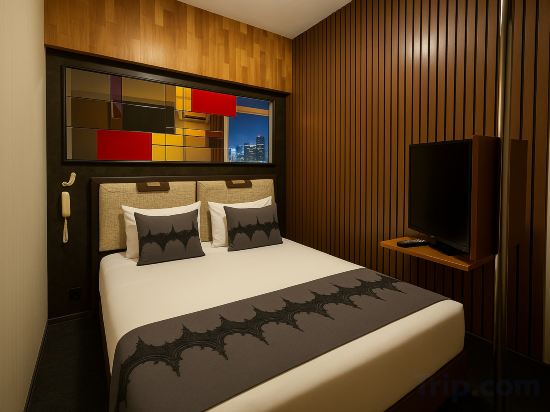 Black Art Otel - Tap to explore photos