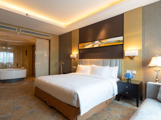 Crowne Plaza Shanghai Noah Square - Tap to explore photos