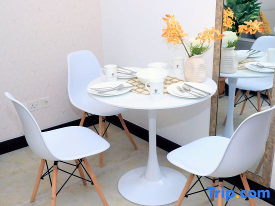 Cosmos Living Spacious with Balcony GCV1