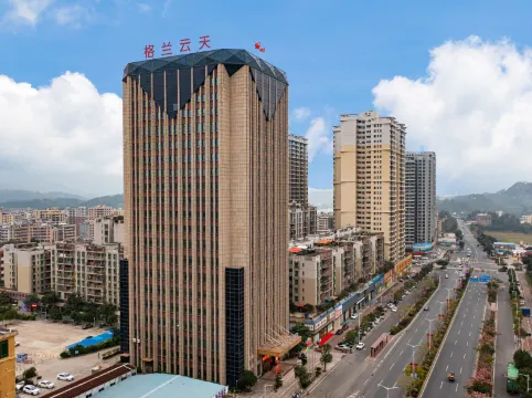 Longchuan Glen Yuntian Yue Hotel
