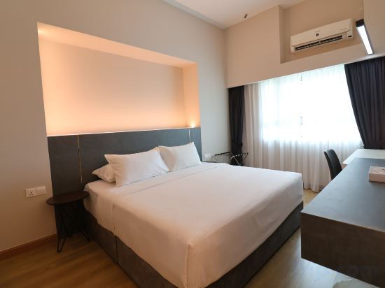 Crown Regency Serviced Suites Room Type - Crown 1 Bedroom (Newly Renovated)