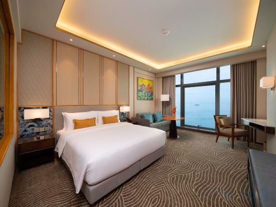 Fili Hotel NUSTAR Cebu Room Type - Deluxe King Seaview