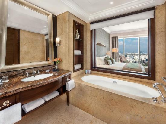 Dusit Thani Abu Dhabi  - Tap to explore photos