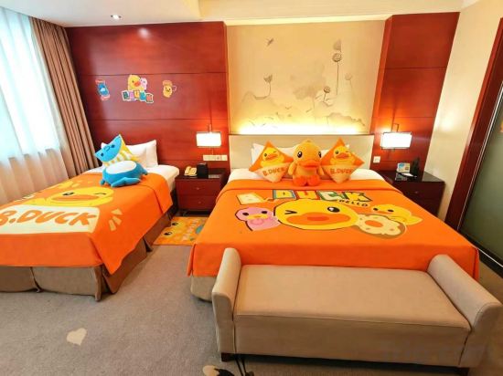 Blue Horizon Hotel Room Type - B.duck Family Theme Room