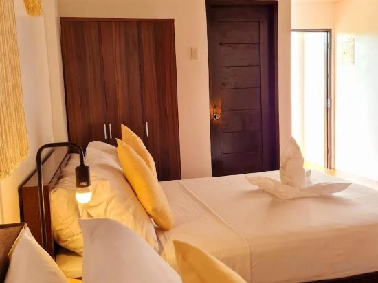 Noah's Ark Hotel Powered by Cocotel - Tap to explore photos