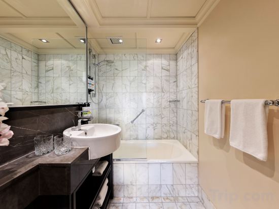 Pullman Auckland Room Type - SUPERIOR ROOM, One King Size Bed