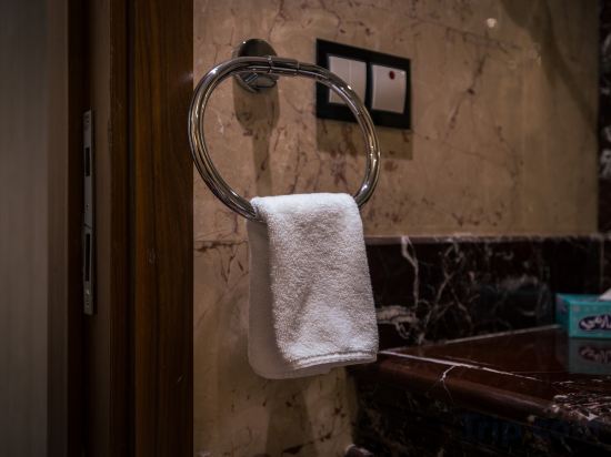 Jeddah Grand Hotel - Tap to explore photos