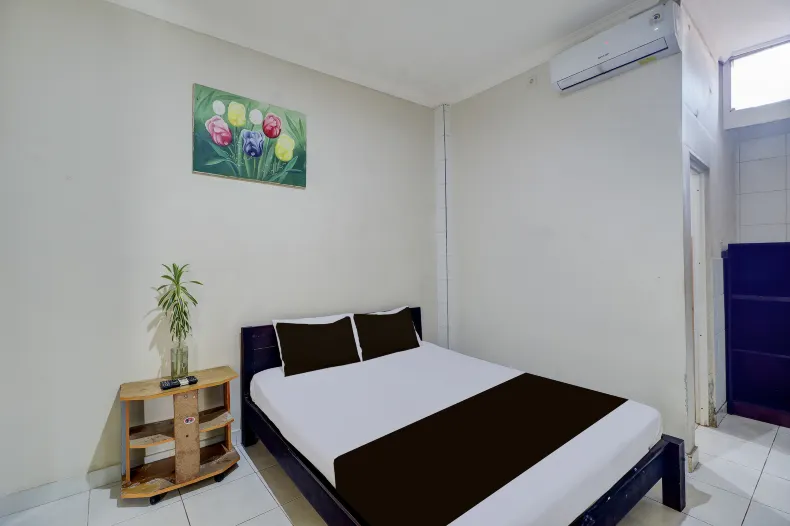 Collection O Bali near Beachwalk Shopping Center formerly Budget Door Legian Inn