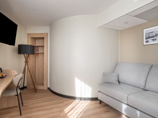Campanile NICE Aéroport Room Type - Junior Suite - 1 Queen Bed 1 Sofa Bed Double Campanile NICE Aéroport Room Type - Junior Suite - 1 Queen Bed 1 Sofa Bed Double