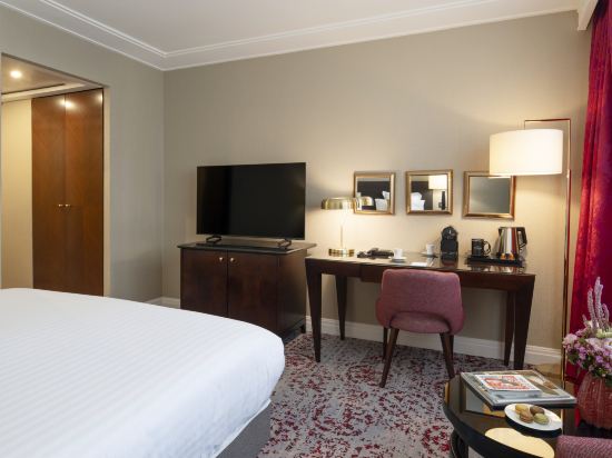 Warwick Paris Champs-Elysées Room Type - Superior Room