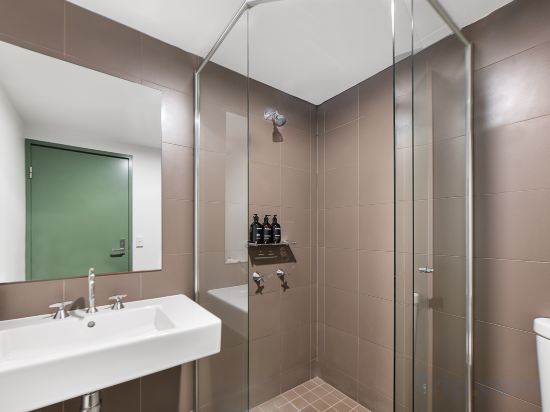 YHA Sydney Harbour Room Type - Queen Room with Ensuite