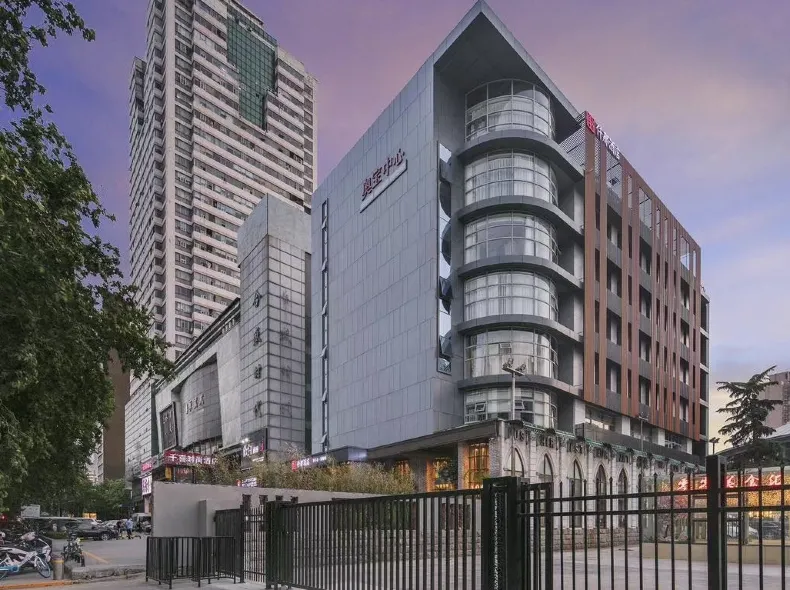 Qianna Hotel（WenhuaroadJianKangRoadBranch）