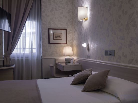 Hotel Flora Room Type - Double Room