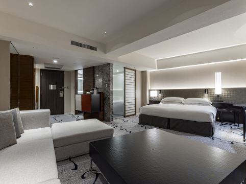Hilton Tokyo Room Type - Executive King Junior Suite Hilton Tokyo Room Type - Executive King Junior Suite