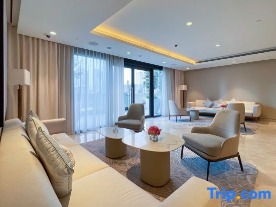 bnbme | Luxury Apt | Pool w/ Burj Khalifa Views