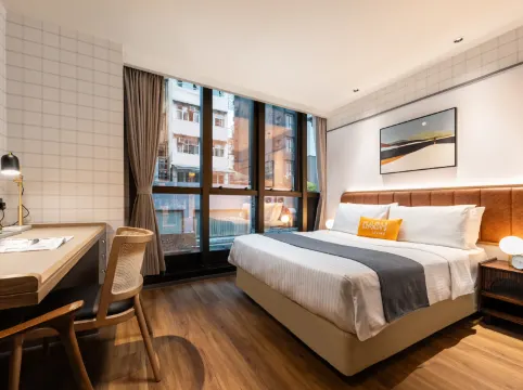 Dash Living on Hollywood