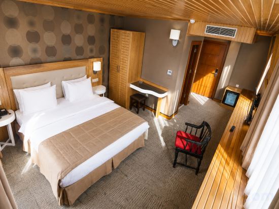 Hotel Sputnik Batumi Room Type - Deluxe Room With Spa Bath And Sea Wiew Hotel Sputnik Batumi Room Type - Deluxe Room With Spa Bath And Sea Wiew