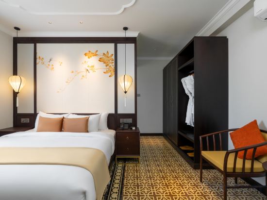 Royal Riverside Hoi An Hotel - Tap to explore photos