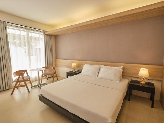 The Tides Hotel Boracay Room Type - Premier Deluxe King Room