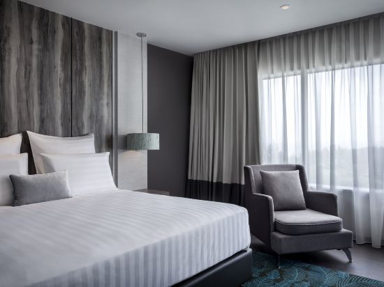 PULLMAN MIRI WATERFRONT Room Type - Deluxe Executive King Room with Sea View