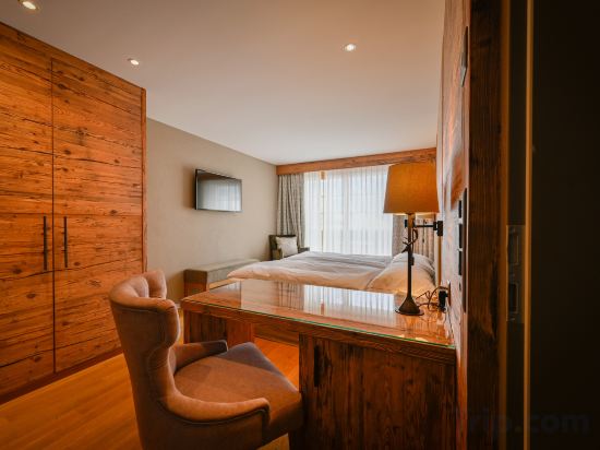 Romantik Hotel Schweizerhof Room Type - Superior Two-Bedroom Suite with Eiger view Romantik Hotel Schweizerhof Room Type - Superior Two-Bedroom Suite with Eiger view