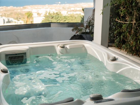 Divino Suites - Adults only - Tap to explore photos