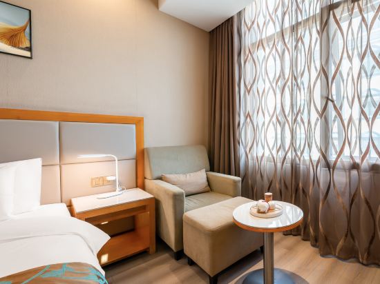 Rezen-hotel Room Type - Superior Queen Room