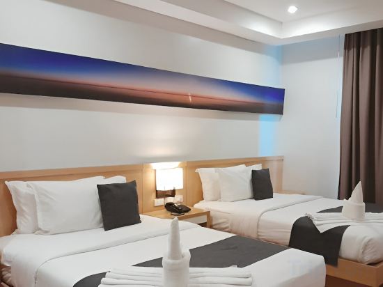 iCove Beach Hotel - Tap to explore photos