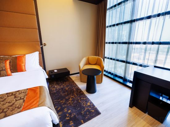 Southern Sun Abu Dhabi Room Type - Deluxe Double Room, Non Smoking