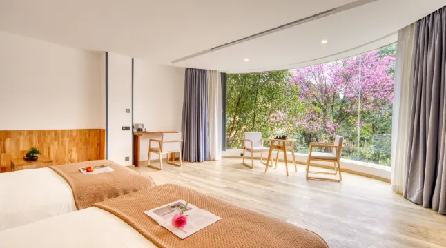 清伴·滇池美宿（雲南民族村漁戶村地鐵站店）