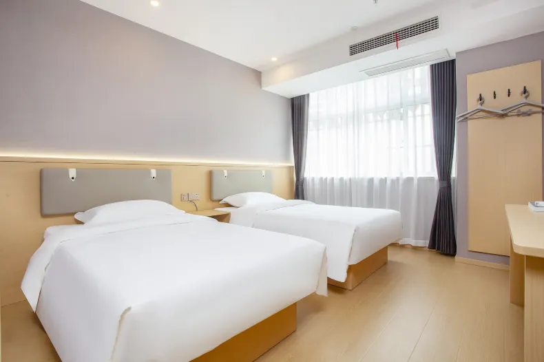 Super 8 Hotel (Zhenjiang Dingmao Bridge Road)