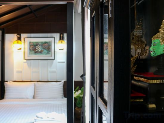 De Phanakron Boutique Hotel - Tap to explore photos