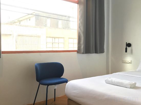 Beige Poshtels Room Type - Double Bed
