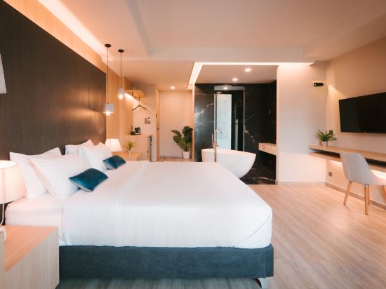 56 Hotel Room Type - King Suite