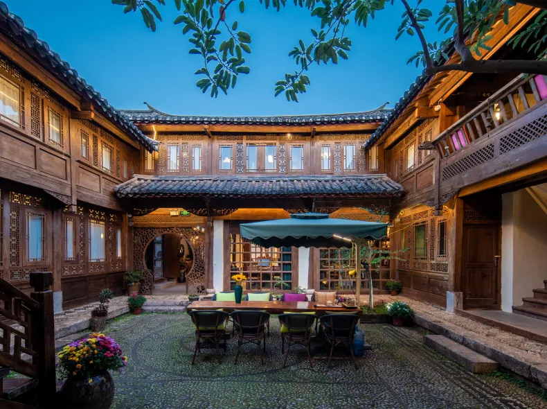 Blossom Hill Old Town of Lijiang Yinchan
