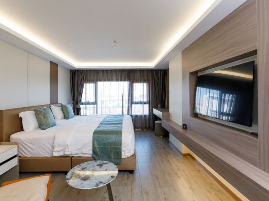 NAWAMIN 95 HOTEL• infinite pool Room Type - Standard King Room