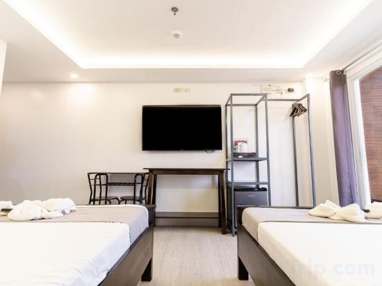 Spotlight Hotel near Hundred Islands Wharf Room Type - Family Room with Balcony