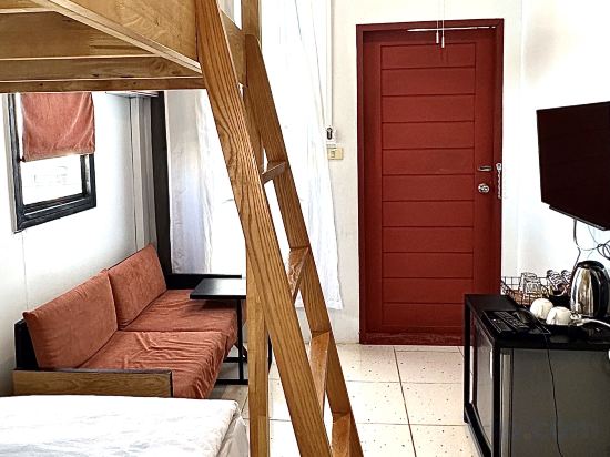 Beige Poshtels Room Type - Private Bunk Bed Room