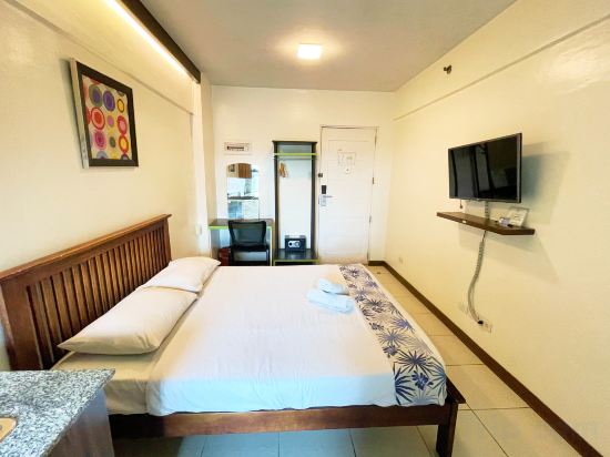 H Hotel Quezon City Room Type - Superior Queen Room