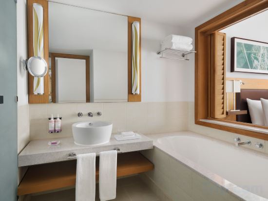 Movenpick Hotel Jumeirah Beach - Tap to explore photos