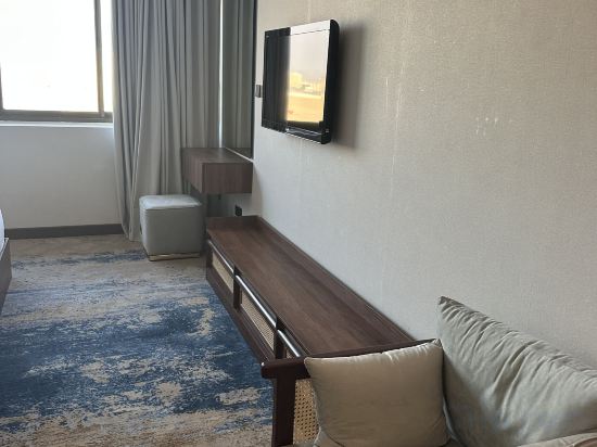 Al Hyatt Jeddah Continental Hotel - Tap to explore photos
