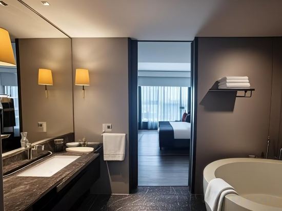 Crowne Plaza NANJING JIANGNING  - Tap to explore photos