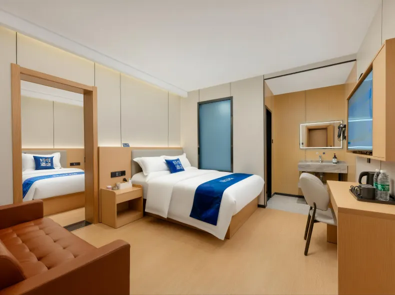 Qingzhu Hotel (Xi'an Bell Tower Subway Station Luomashi Commercial Pedestrian Street)
