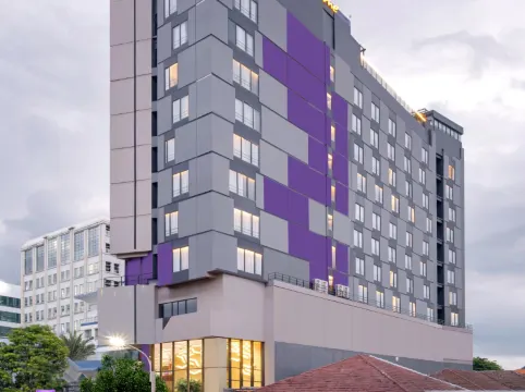 奎斯特臻選Pemuda酒店 - Semarang